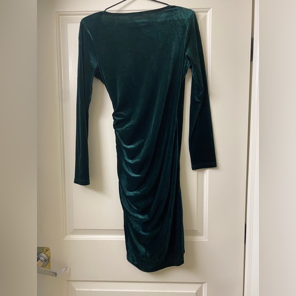 Guberry Women's Velvet Long Sleeve Bodycon Dress | Size Medium | Emerald Green - Picture 3 of 3